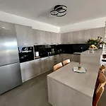 Ocean Bliss Villa, By Hellocrete Villa
