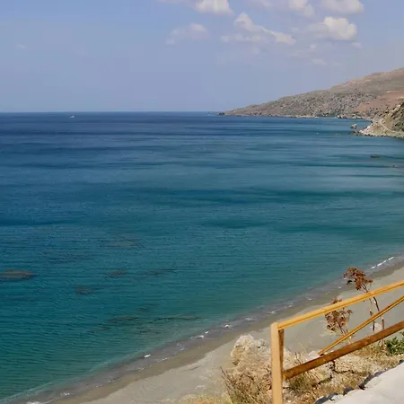 Ocean Bliss Villa, By Hellocrete Vila *